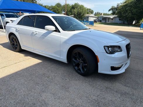 Used 2022 Chrysler 300 Touring L RWD image 3