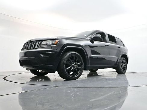 Used 2020 Jeep Grand Cherokee Altitude image 31