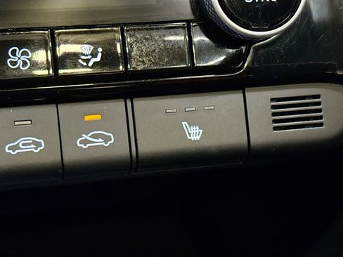 Used 2023 Hyundai Elantra Limited image 23