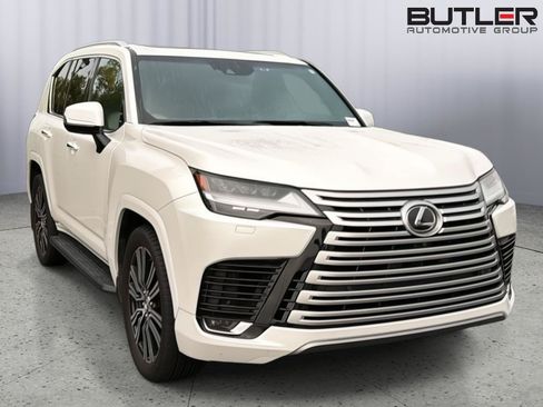 Used 2024 Lexus LX 600 4WD w/ Luxury Package image 4