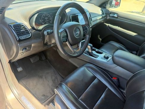 Used 2019 Jeep Grand Cherokee Overland AWD/4WD image 15