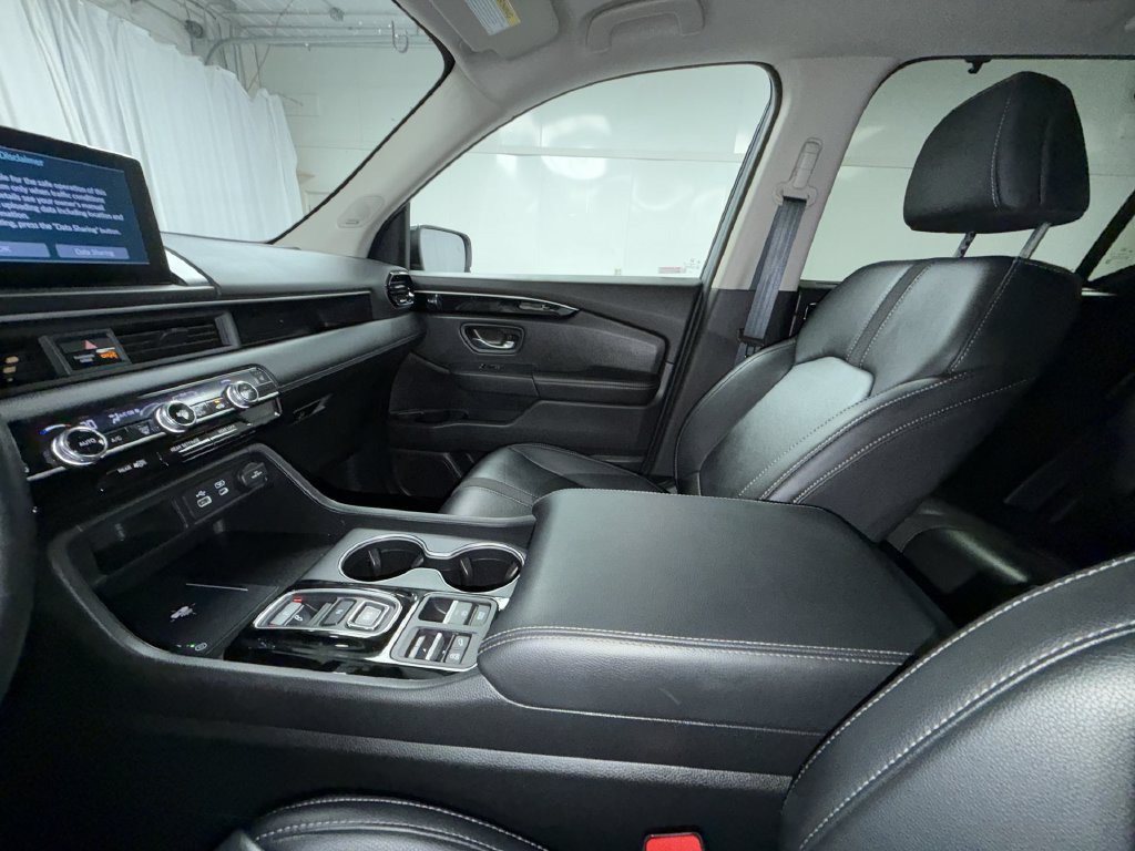 Used 2025 Honda Pilot Touring image 24