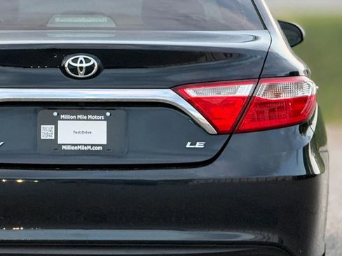 Used 2015 Toyota Camry LE image 14