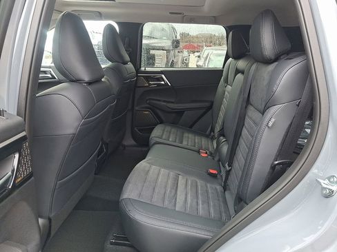 New 2026 Mitsubishi Outlander SE image 5