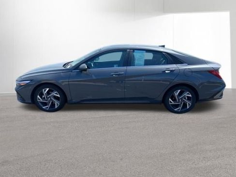 Certified 2025 Hyundai Elantra SEL FWD image 3