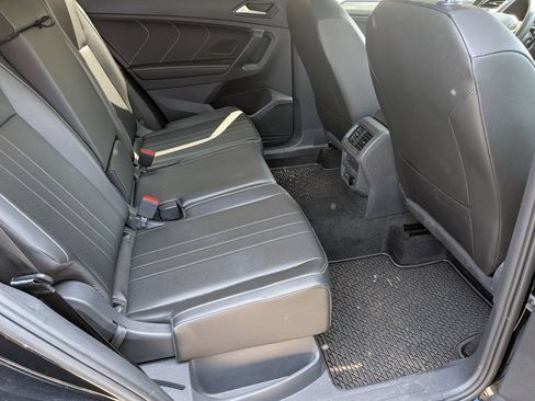 Used 2023 Volkswagen Tiguan SE AWD/4WD image 32