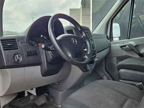 Used 2015 Mercedes-Benz Sprinter 2500 image 2