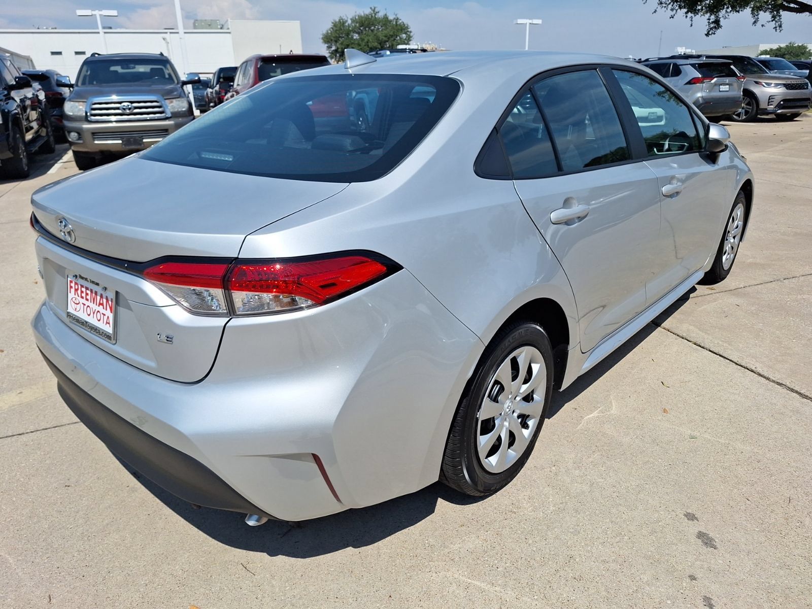 Used 2026 Toyota Corolla LE FWD image 6