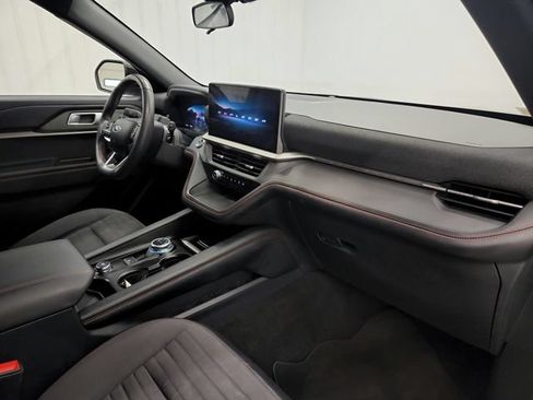 Used 2025 Ford Explorer ST-Line w/ ST-Line Street Pack AWD/4WD image 25