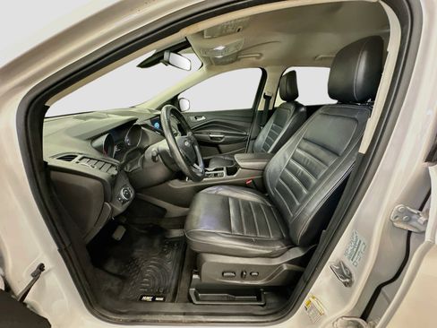 Used 2019 Ford Escape Titanium w/ U9j03 - Titanium Tow Package AWD/4WD image 13