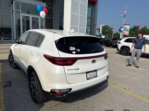 Used 2022 Kia Sportage LX AWD/4WD image 6