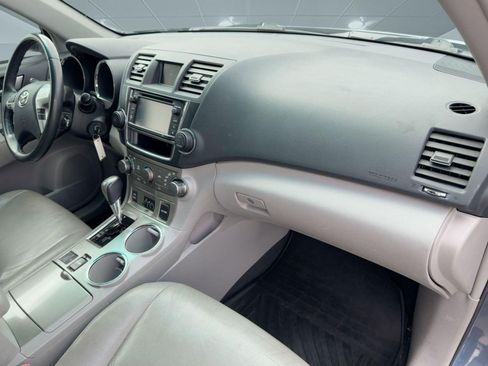 Used 2013 Toyota Highlander SE image 28
