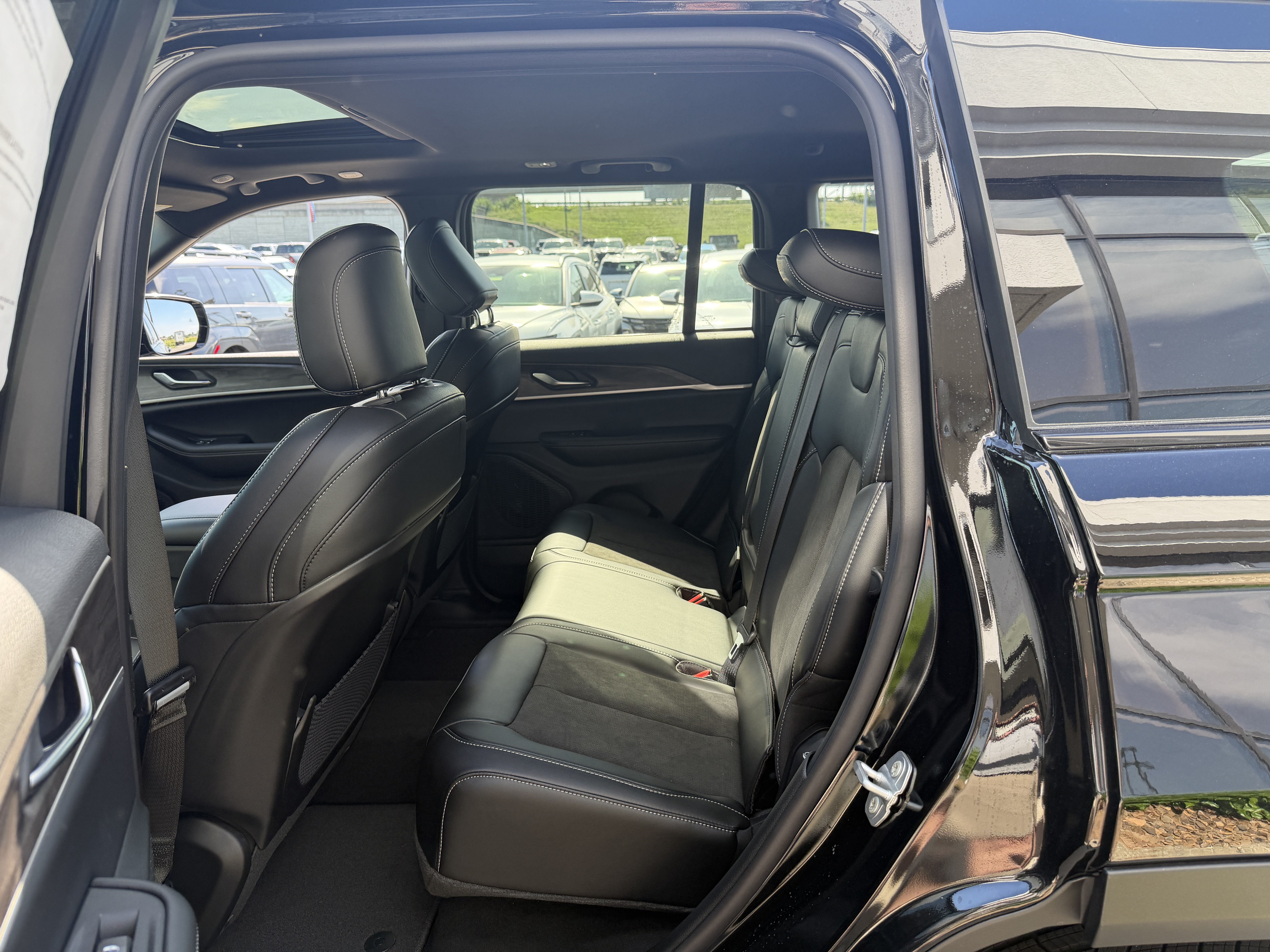 New 2026 Jeep Grand Cherokee Altitude AWD/4WD image 28