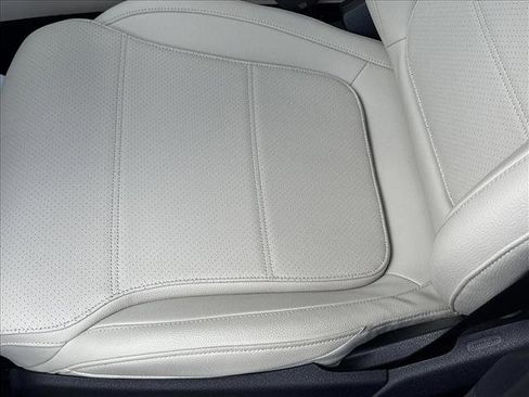 New 2025 Mercedes-Benz C 300 4MATIC Sedan image 4