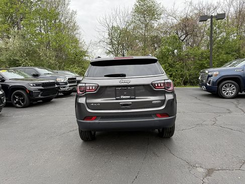 Used 2022 Jeep Compass Latitude AWD/4WD image 5