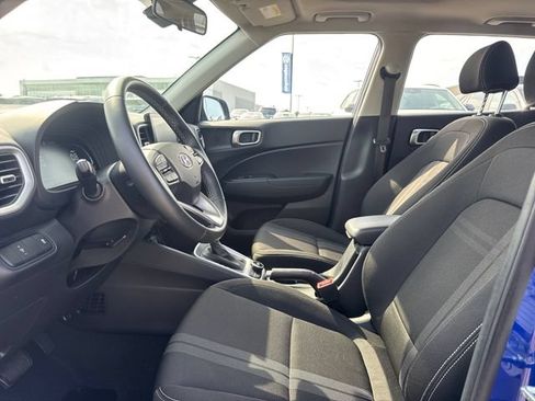 Used 2025 Hyundai Venue SEL FWD image 11