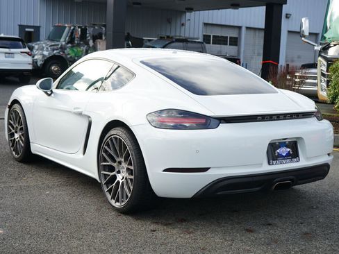 Used 2018 Porsche 718 Cayman Base image 3