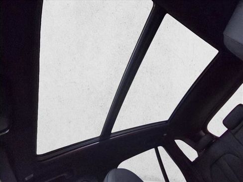 Used 2022 BMW X5 xDrive45e image 16