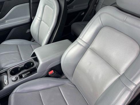 Used 2022 Lincoln Corsair FWD w/ Premium Package image 10