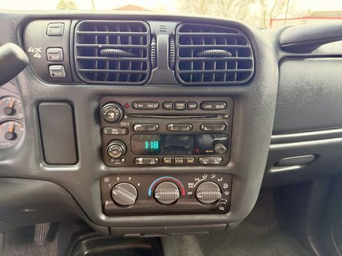 Used 2002 Chevrolet S10 Pickup LS w/ ZR5 Appearance Pkg image 16