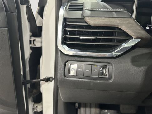 Used 2025 GMC Acadia Denali w/ Super Cruise Package AWD/4WD image 16