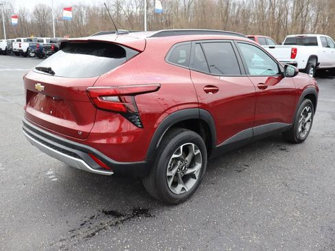 Used 2024 Chevrolet Trax LT FWD image 30