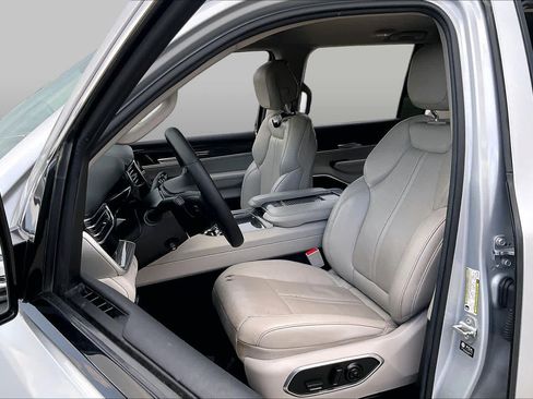 Used 2022 Jeep Wagoneer Series III w/ Flexible Seating Group AWD/4WD image 8