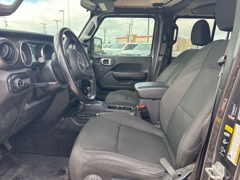 Used 2020 Jeep Gladiator Sport w/ Quick Order Package 24S AWD/4WD image 10