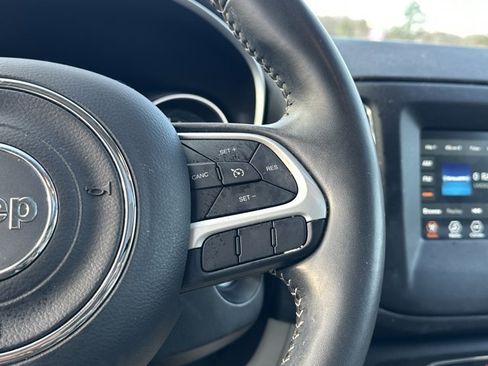 Used 2019 Jeep Compass Latitude image 27