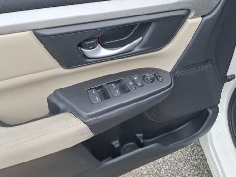 Used 2017 Honda CR-V LX image 7