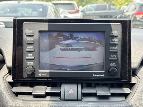Used 2021 Toyota RAV4 LE AWD/4WD image 26