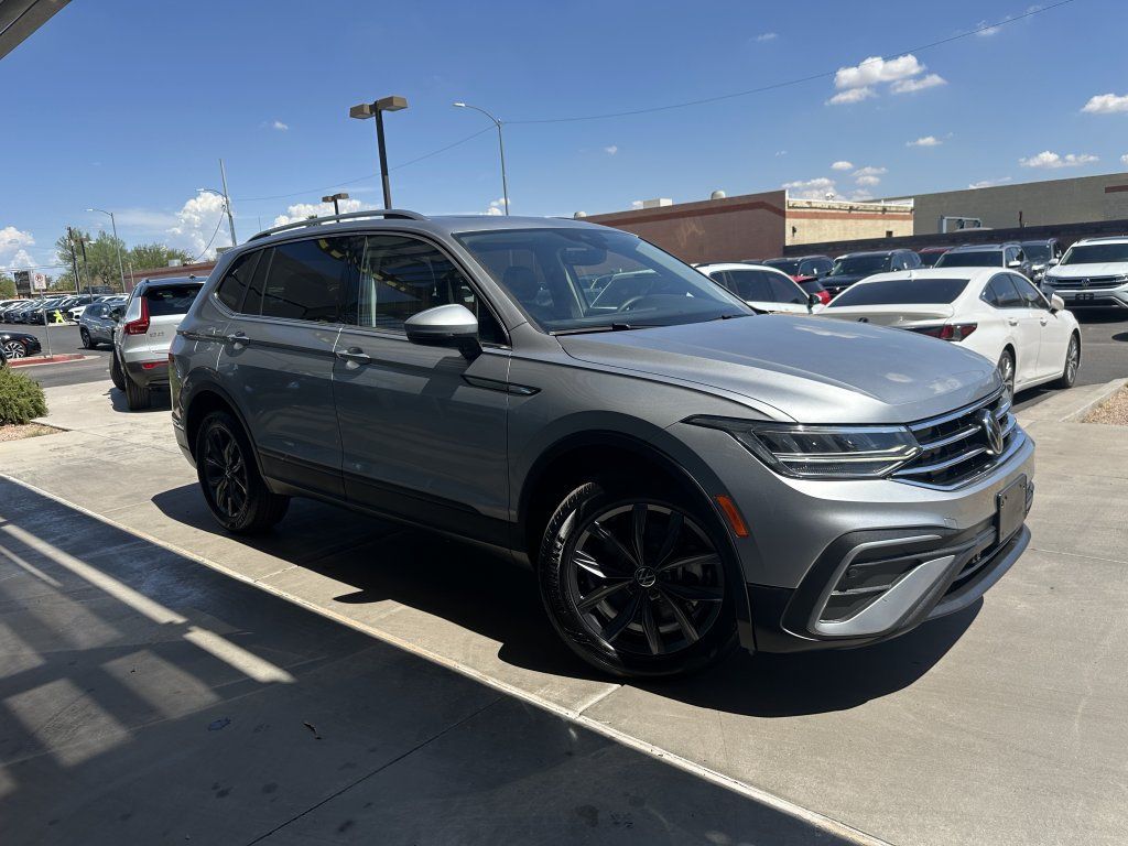 Used 2022 Volkswagen Tiguan SE w/ Panoramic Sunroof Package AWD/4WD image 5