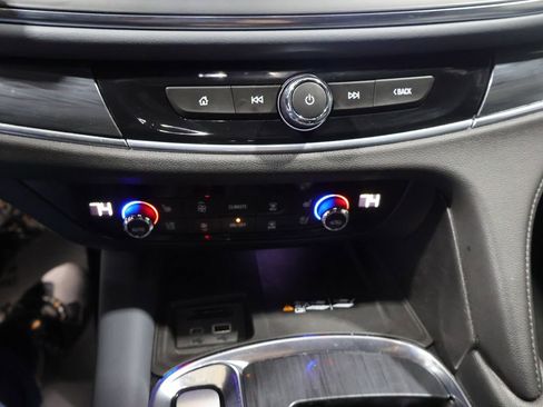 Used 2022 Buick Enclave Premium AWD/4WD image 27