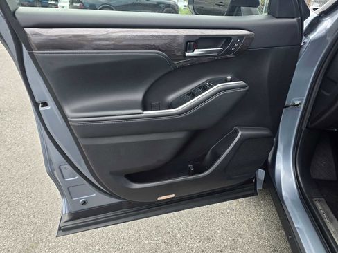 Used 2022 Toyota Highlander Platinum image 25