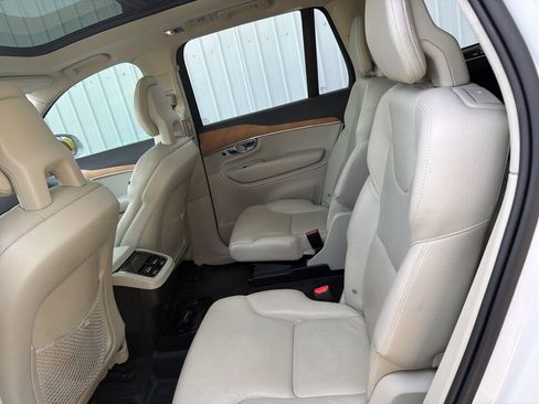 Used 2022 Volvo XC90 T6 Momentum w/ Advanced Package image 19