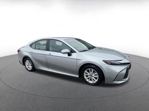 Used 2025 Toyota Camry LE FWD image 3