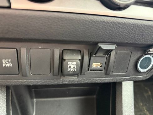 Used 2020 Toyota Tacoma SR5 w/ Technology Package image 30