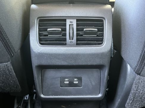 Used 2024 Nissan Rogue SV AWD/4WD image 16