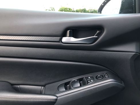 Used 2024 Nissan Altima 2.5 SV image 7