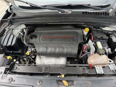 Used 2015 Jeep Renegade Latitude w/ Popular Equipment Group FWD image 32