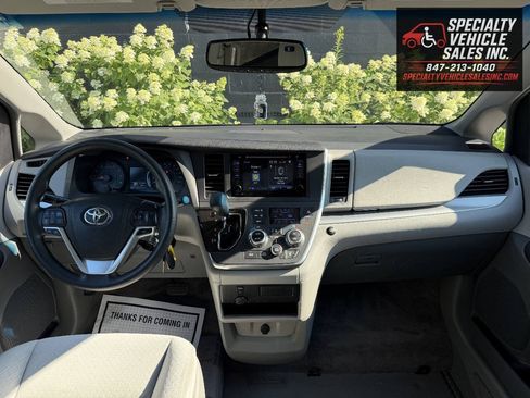 Used 2016 Toyota Sienna LE FWD image 35