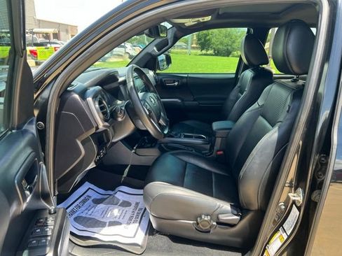 Used 2019 Toyota Tacoma TRD Sport RWD image 9