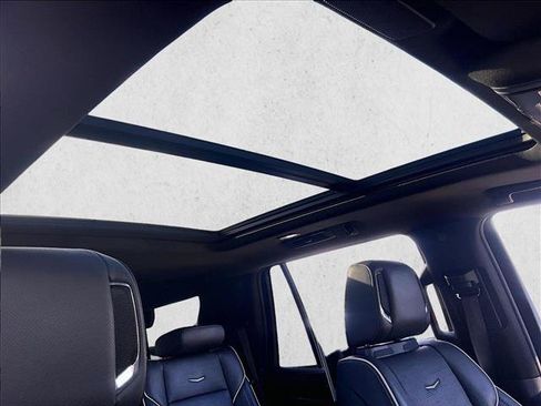 Used 2023 Cadillac Escalade Premium Luxury RWD image 17