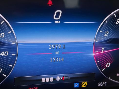 Used 2024 Mercedes-Benz GLC 300 image 8