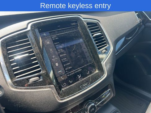 Used 2017 Volvo XC90 T5 Momentum w/ Vision Package image 11