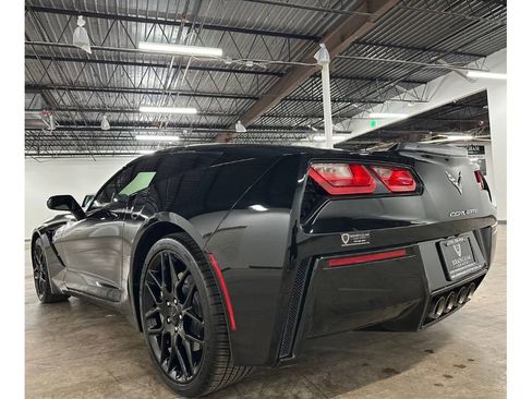 Used 2019 Chevrolet Corvette Stingray Coupe w/ 1LT RWD image 18