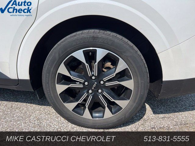 Used 2024 Kia Carnival EX FWD image 5