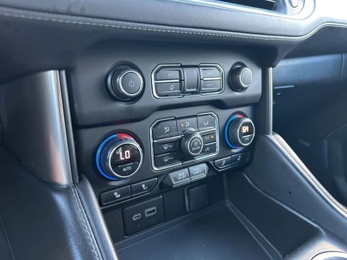 Used 2023 Chevrolet Suburban LT image 35