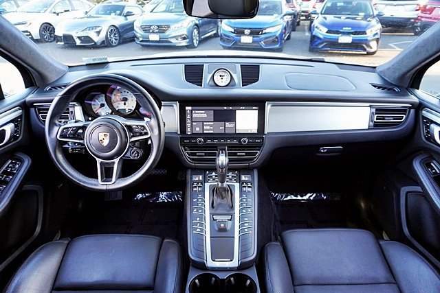 Used 2021 Porsche Macan Turbo AWD/4WD image 29