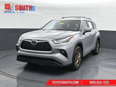 Used 2023 Toyota Highlander Bronze Edition AWD/4WD image 5